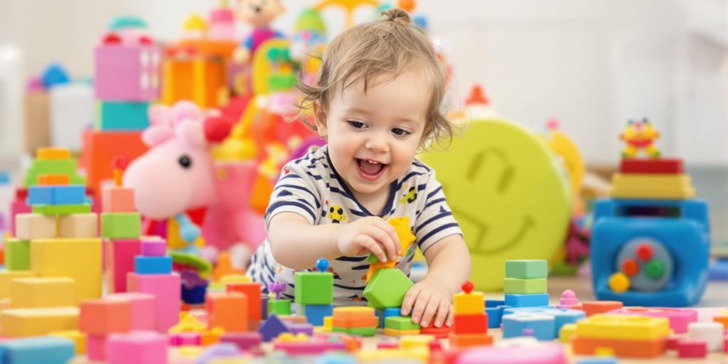 Brinquedo colorido para criança de 2 anos.
